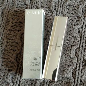 RMK Irresistible Lips C 21 Soft Brown Beige